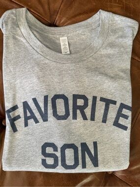 BNWOT Favorite Son tee. 2x. Fantastic for family gatherings and snarky siblings.